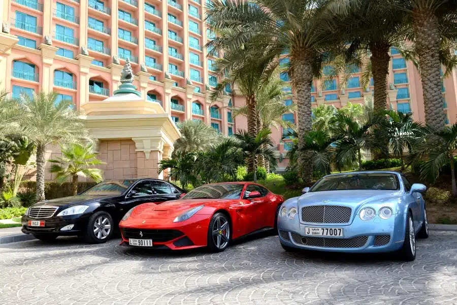 Comment louer une voiture de luxe à Dubaï sans se ruiner